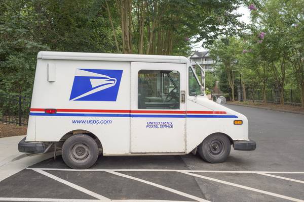 Postal worker killed, suspect flees scene after Houston hit-and-run crash